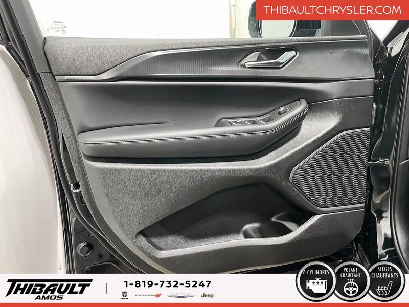 2025 Jeep Grand Cherokee LAREDO ALTITUDE