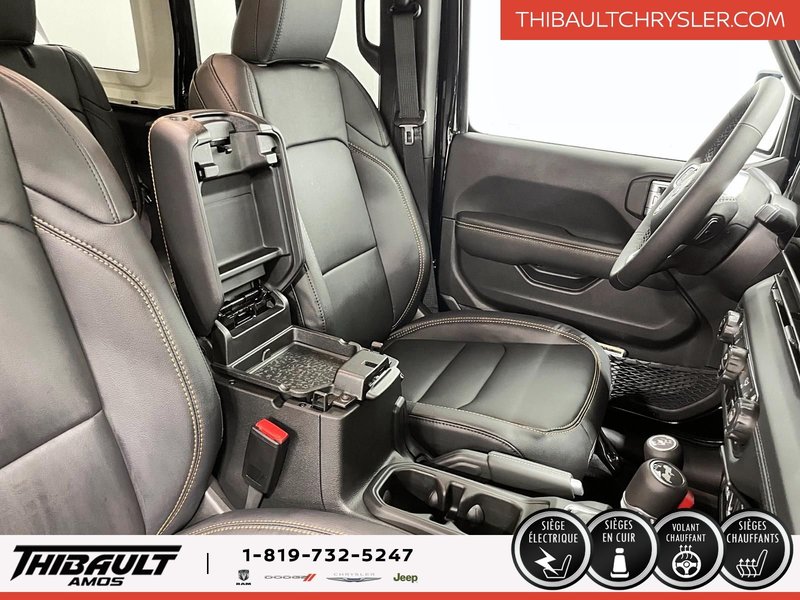 2025 Jeep Wrangler 4-Door SAHARA