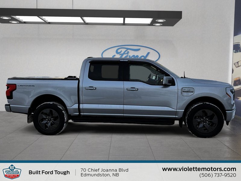 2022 Ford F-150 Lightning LARIAT