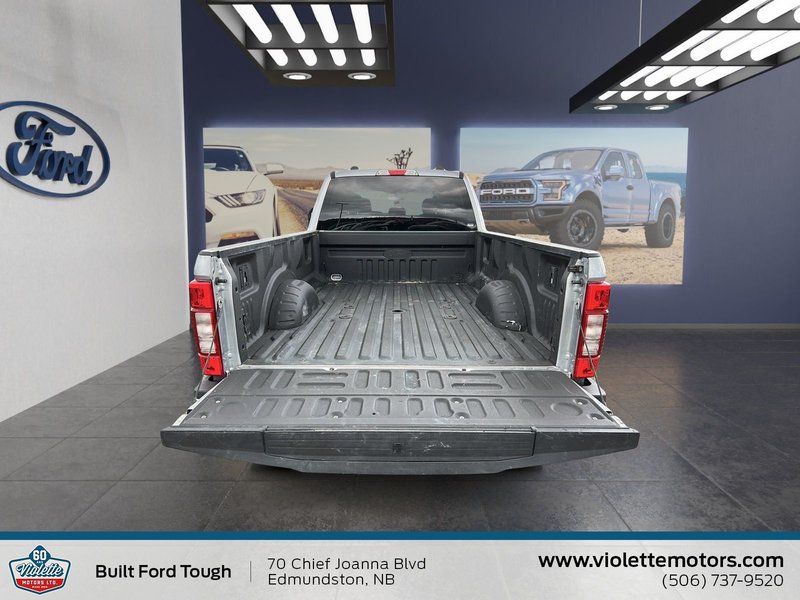 Ford Super Duty F-350 DRW XLT 2022