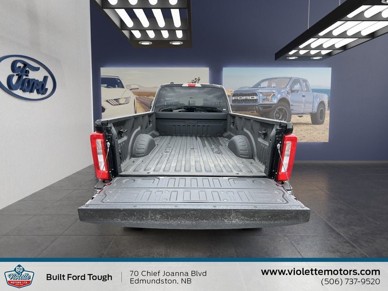 2023 Ford Super Duty F-450 DRW XLT