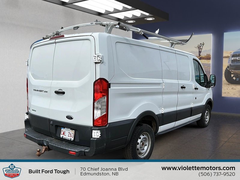 Ford Transit Cargo Van BASE 2017