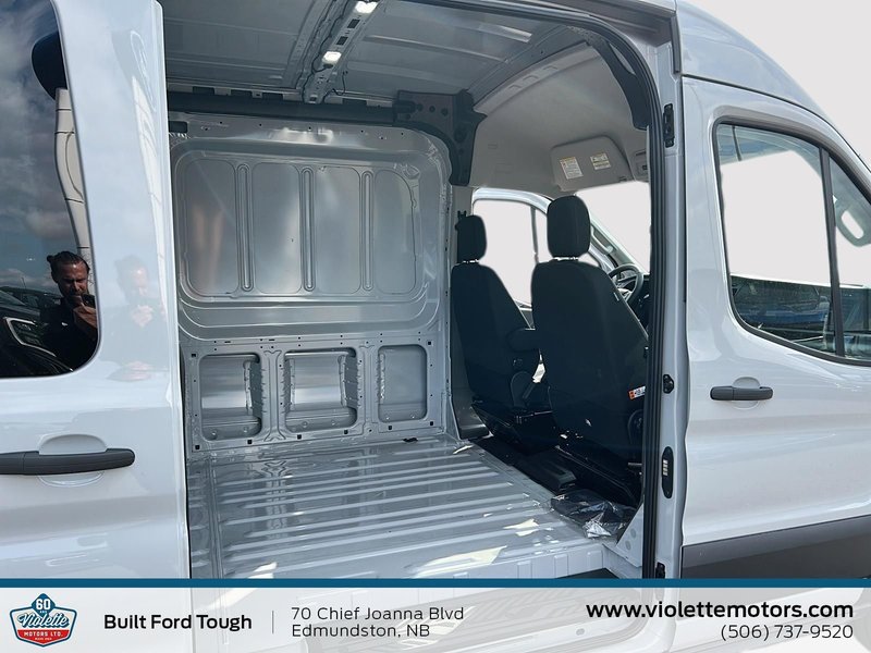 Ford Transit Cargo Van BASE 2025
