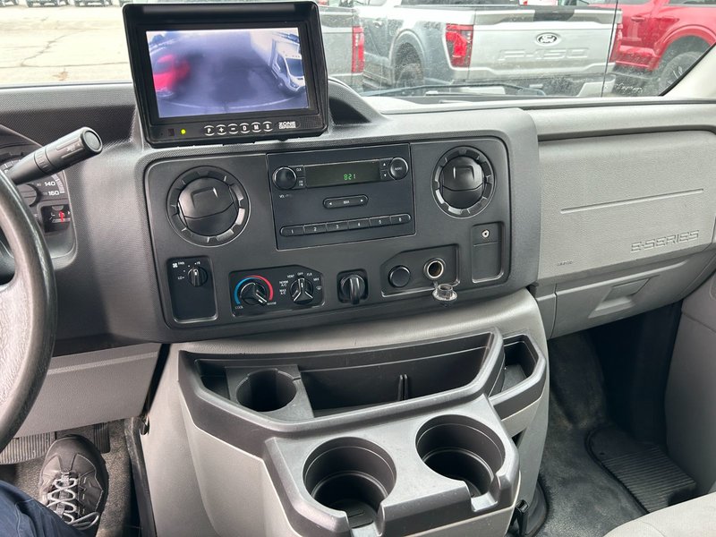 Ford Econoline Commercial Cutaway BASE 2016