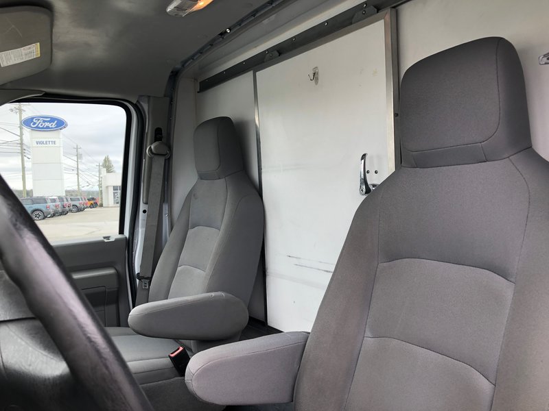 2018 Ford E-Series Cutaway BASE