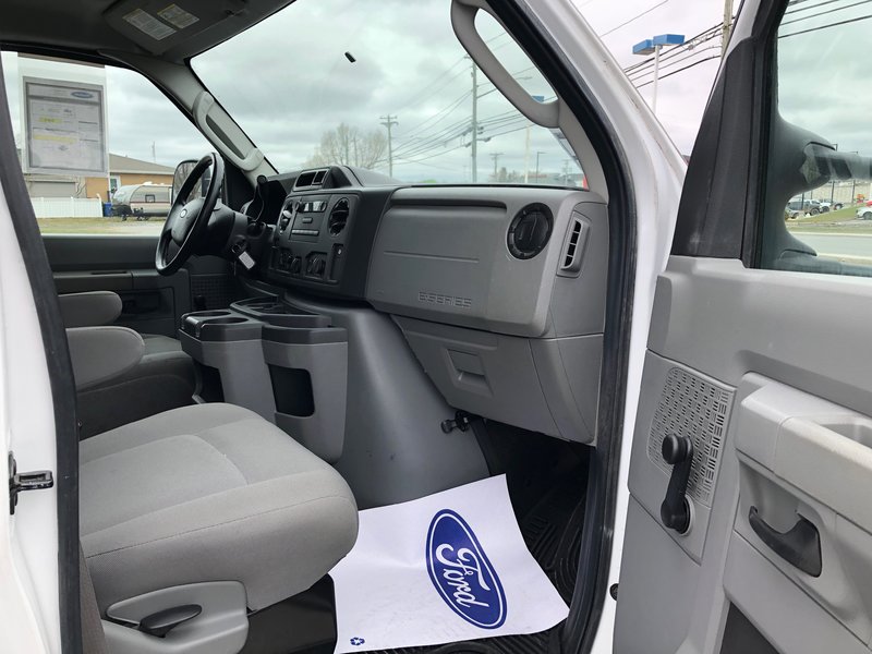 2018 Ford E-Series Cutaway BASE