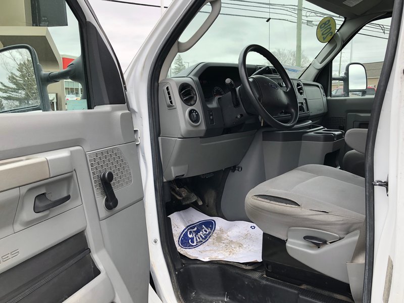 2018 Ford E-Series Cutaway BASE