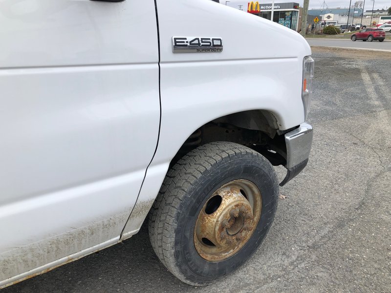 2018 Ford E-Series Cutaway BASE