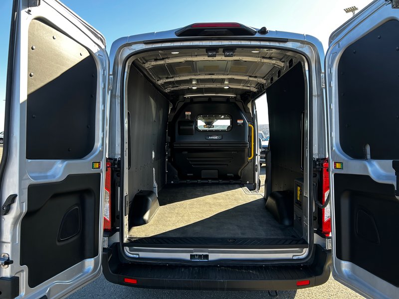 Ford E-Transit Cargo Van BASE 2023