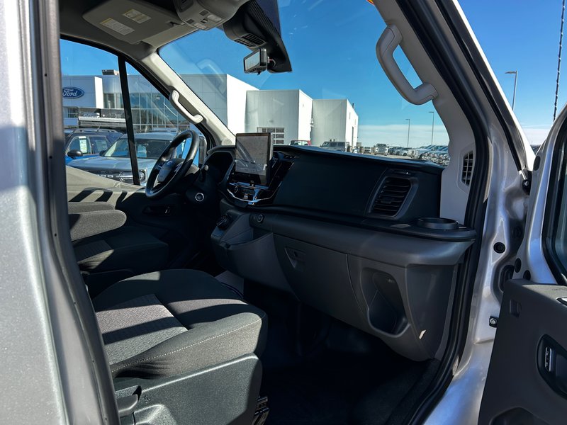 Ford E-Transit Cargo Van BASE 2023