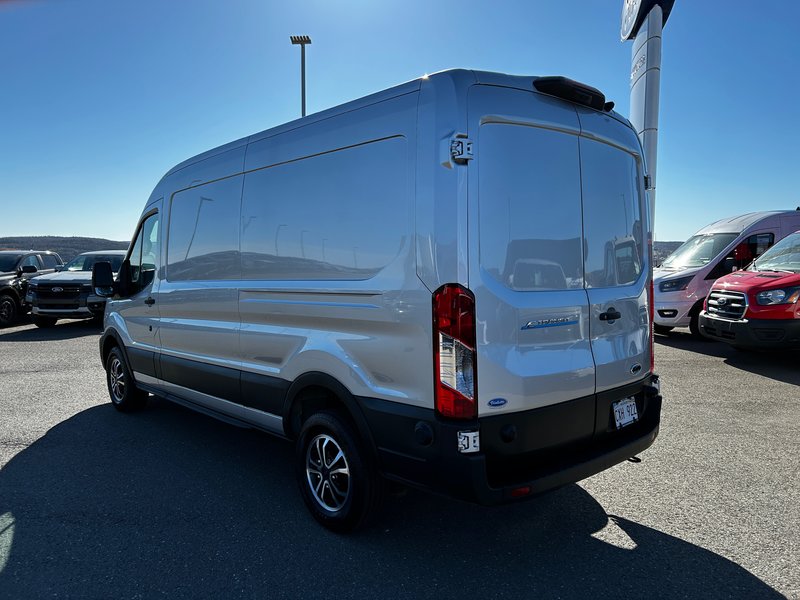 Ford E-Transit Cargo Van BASE 2023