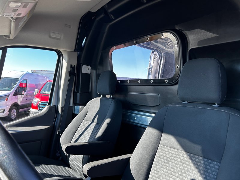 Ford E-Transit Cargo Van BASE 2023