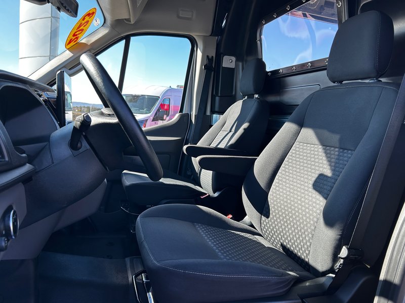 Ford E-Transit Cargo Van BASE 2023