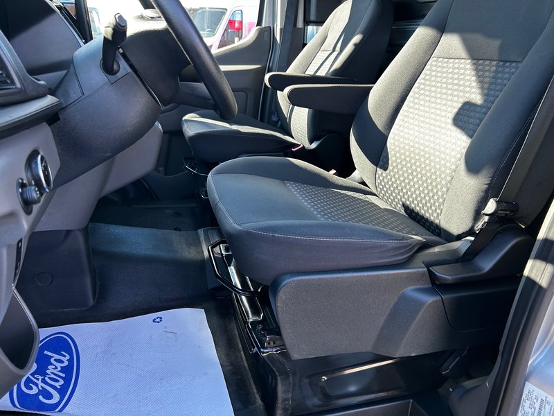 Ford E-Transit Cargo Van BASE 2023
