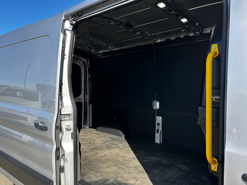 Ford E-Transit Cargo Van BASE 2023