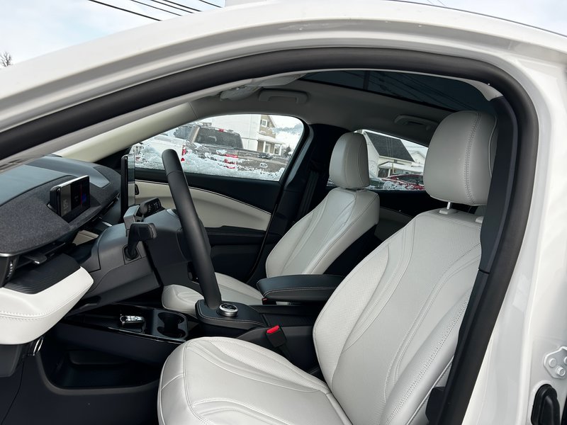 2024 Ford Mustang Mach-E PREMIUM