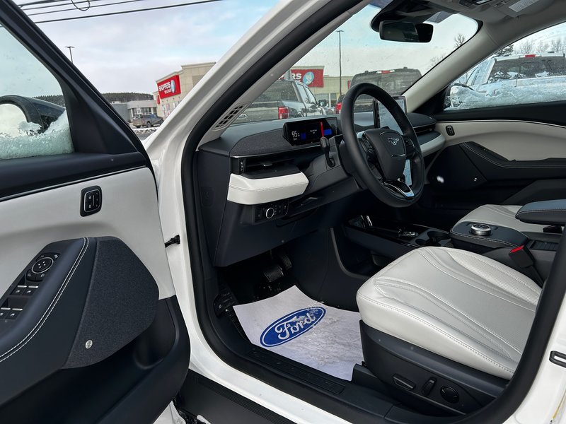 2024 Ford Mustang Mach-E PREMIUM