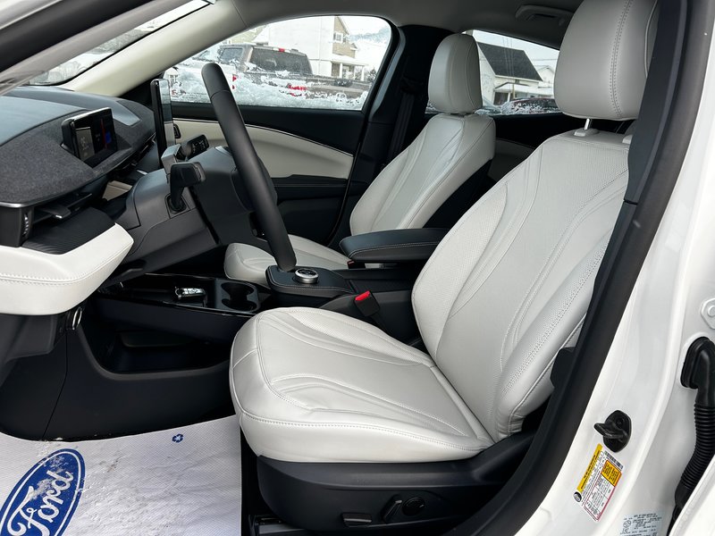 2024 Ford Mustang Mach-E PREMIUM