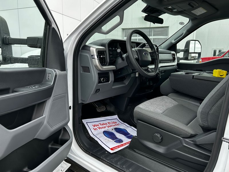 Ford Super duty F-550 DRW XLT 2023