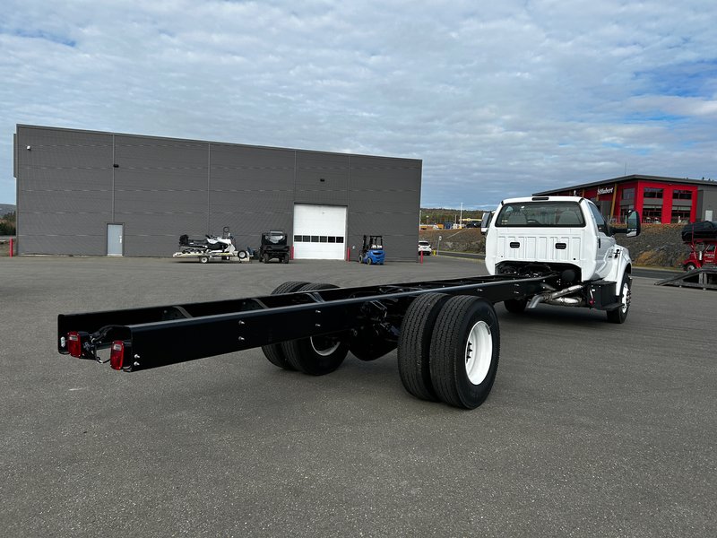 2024 Ford Super Duty F-750 Straight Frame BASE