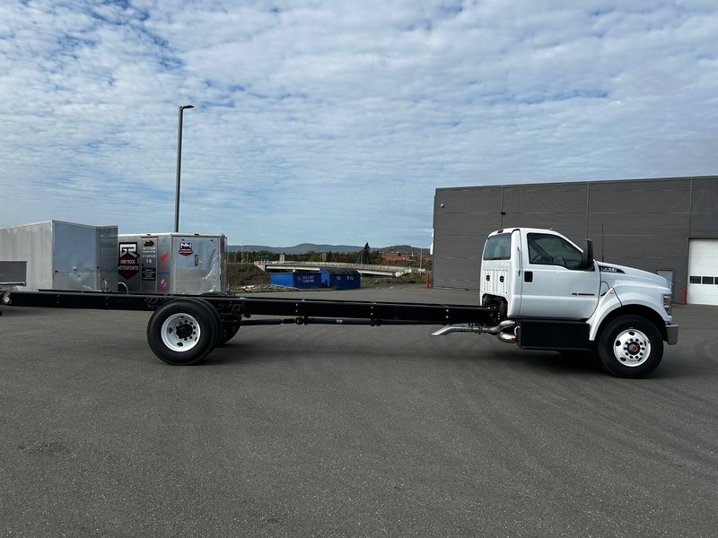 2024 Ford Super Duty F-750 Straight Frame BASE