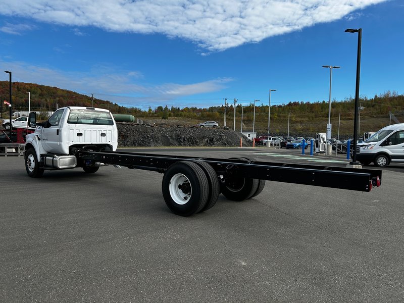 2024 Ford Super Duty F-750 Straight Frame BASE
