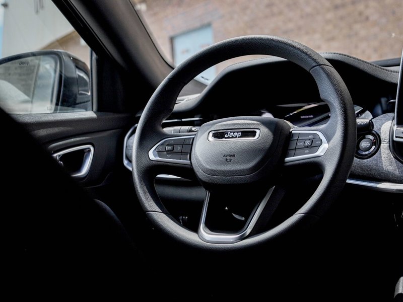 2025 Jeep Compass SPORT