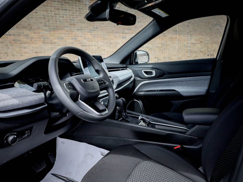 2025 Jeep Compass SPORT