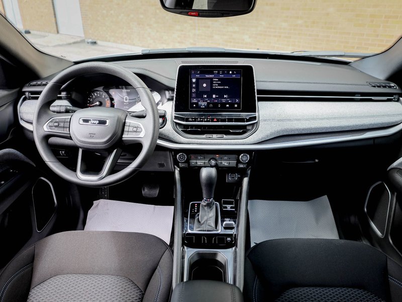 2025 Jeep Compass SPORT