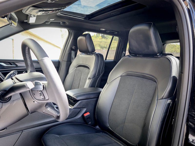 2025 Jeep Grand Cherokee LAREDO ALTITUDE