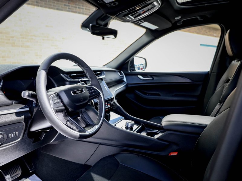 2025 Jeep Grand Cherokee LAREDO ALTITUDE