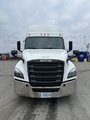 Long distance 10 wheel tractor for short-term rental at Location Brossard