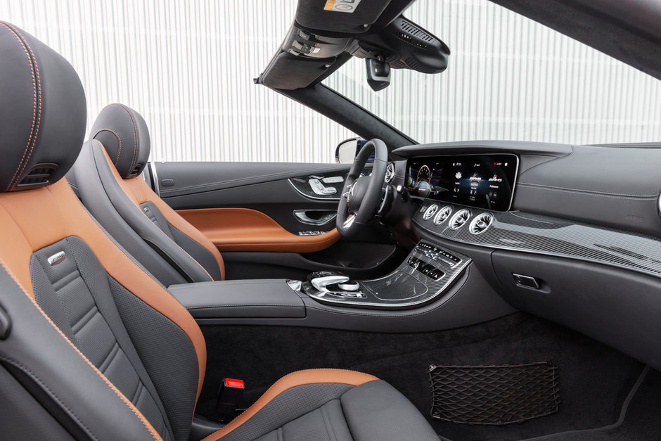 Caméra de tableau de bord et systèmes de sécurité avancés Mercedes-Benz : protégez votre véhicule