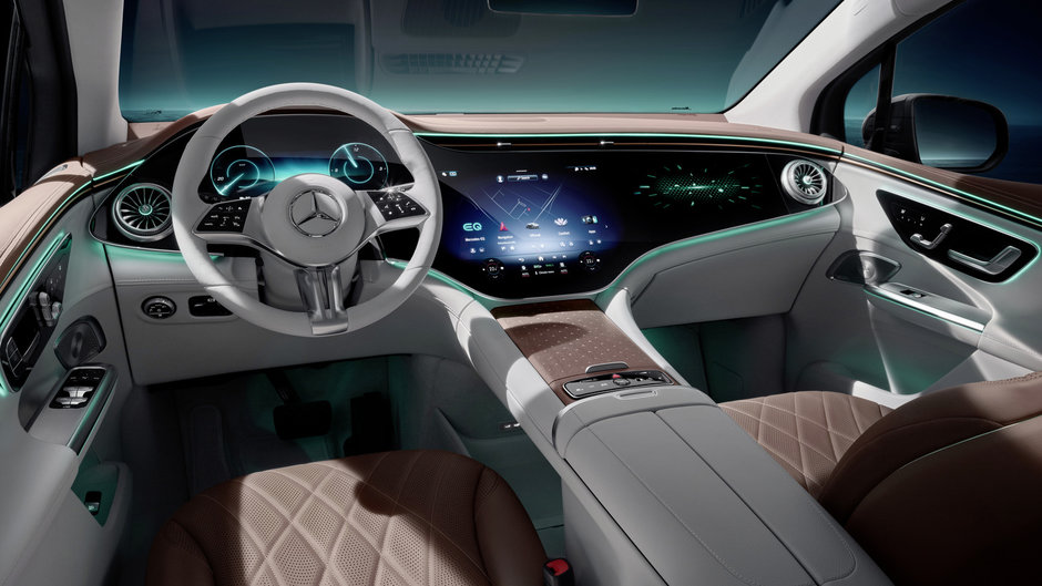 Mercedes-Benz nous montre une première image de l'intérieur du EQE VUS