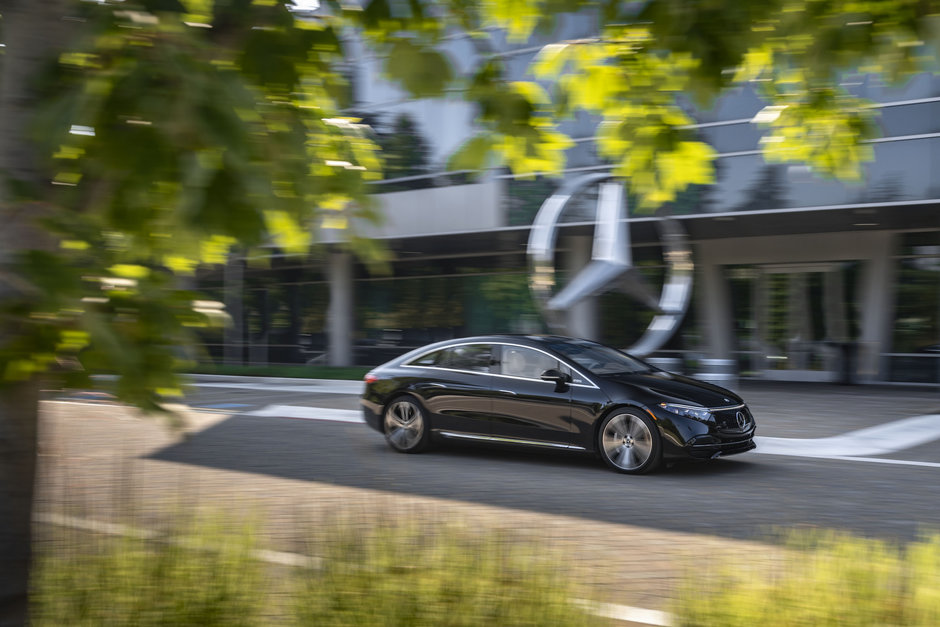 La Mercedes-Benz EQS 2023 révolutionne le segment des véhicules électriques de luxe