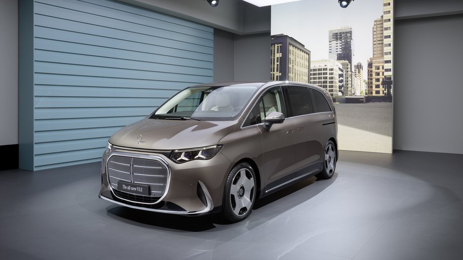 Huit places, plus de 700 km d'autonomie et un rayon de braquage de 10,9 m : Ce que la Mercedes-Benz VLE électrique 2028 apporte aux familles québécoises