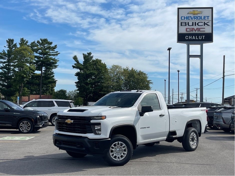 Chevrolet SILVERADO 2500 4RM WT REG  2026 à Joliette, Québec - w940px