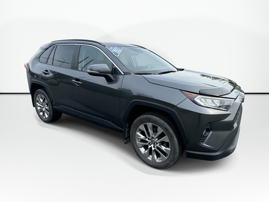 2021 Toyota RAV4 XLE | Roof | Cam | USB | Warranty to 2027