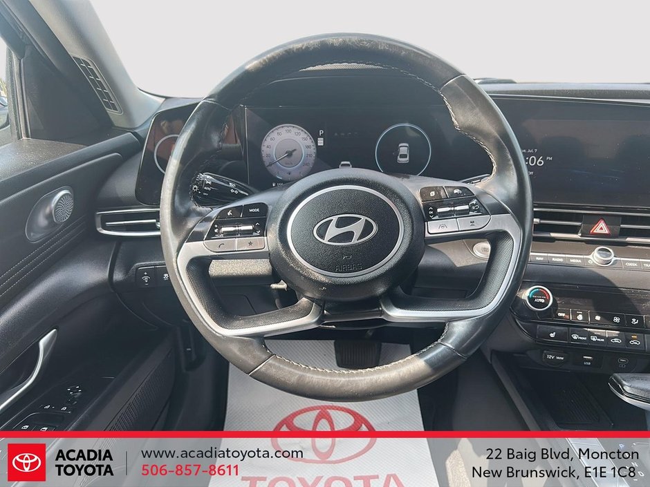 Hyundai Elantra Luxury 2025-12
