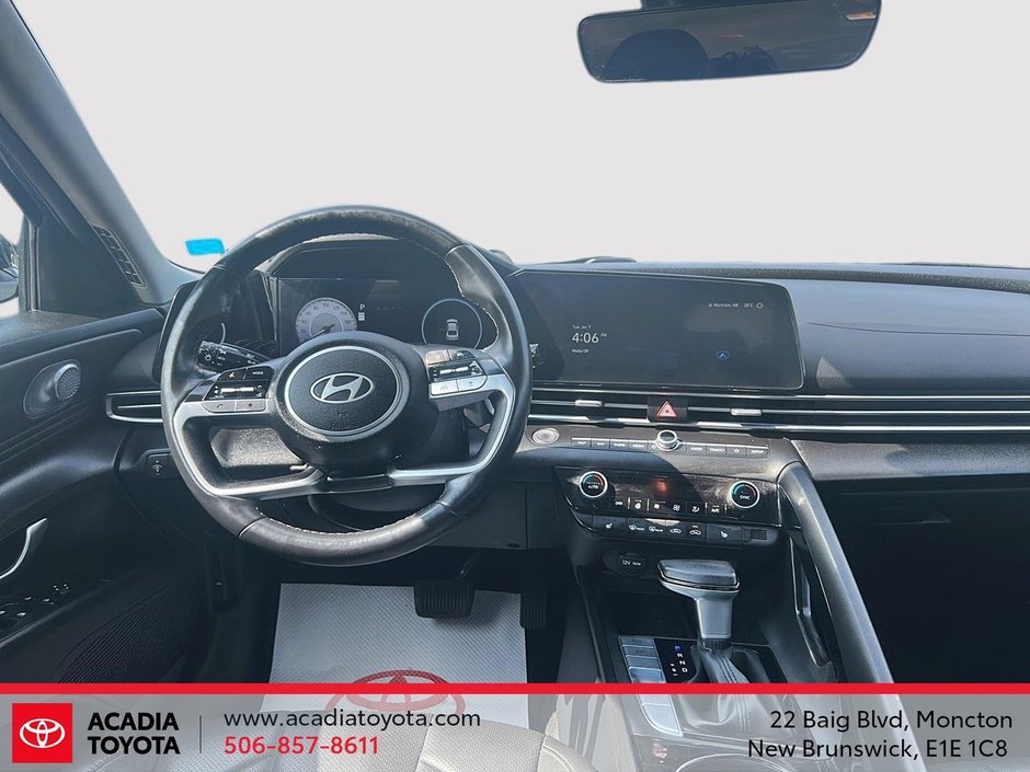 Hyundai Elantra Luxury 2025-10