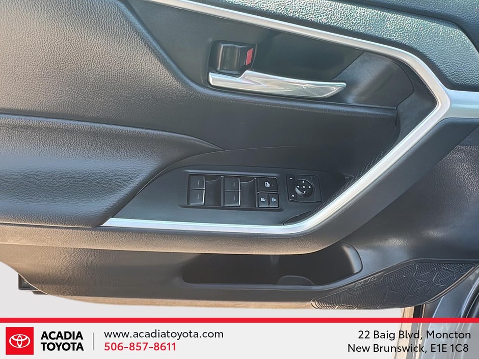 2022 Toyota RAV4 Hybrid SE-10
