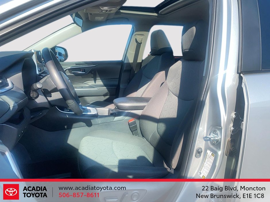 Toyota RAV4 Hybrid XLE 2023-8
