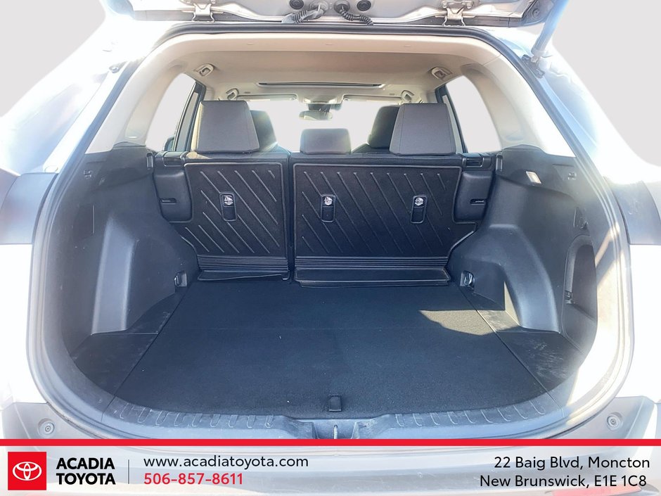 Toyota RAV4 Hybrid XLE 2023-5