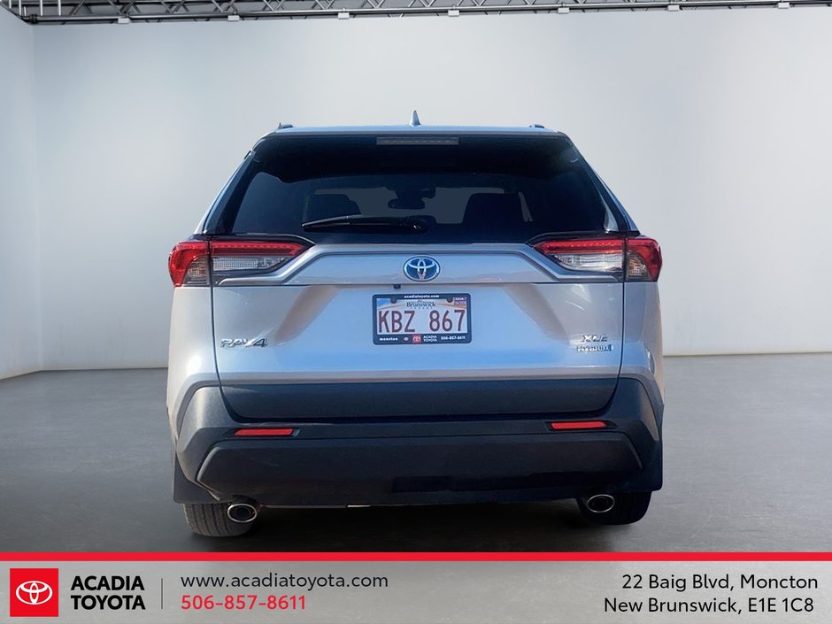 Toyota RAV4 Hybrid XLE 2023-4