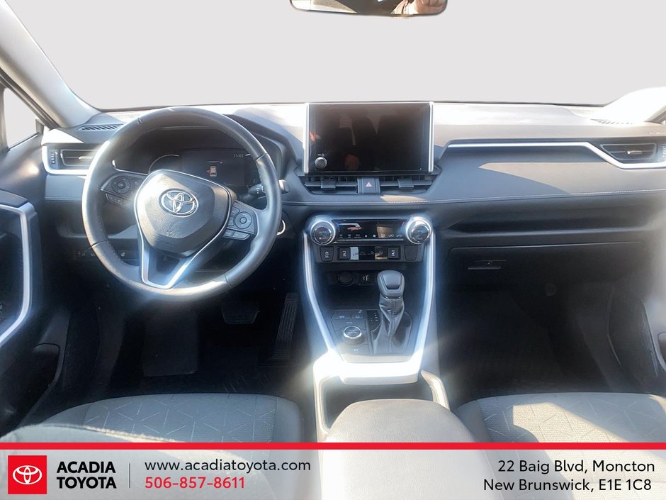 Toyota RAV4 Hybrid XLE 2023-9