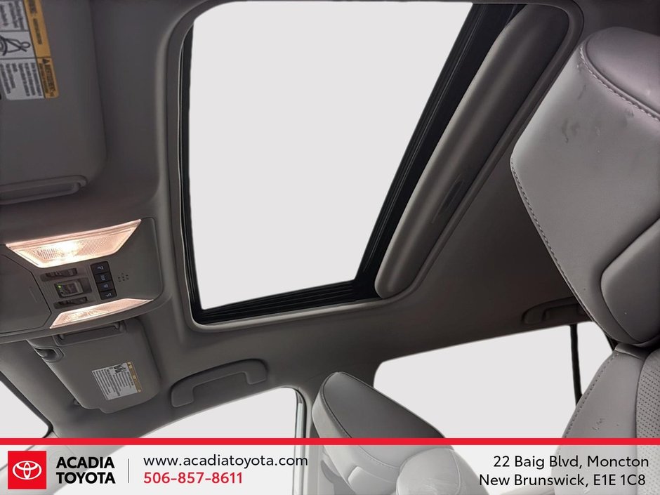 Toyota RAV4 Hybrid Limited 2022-17