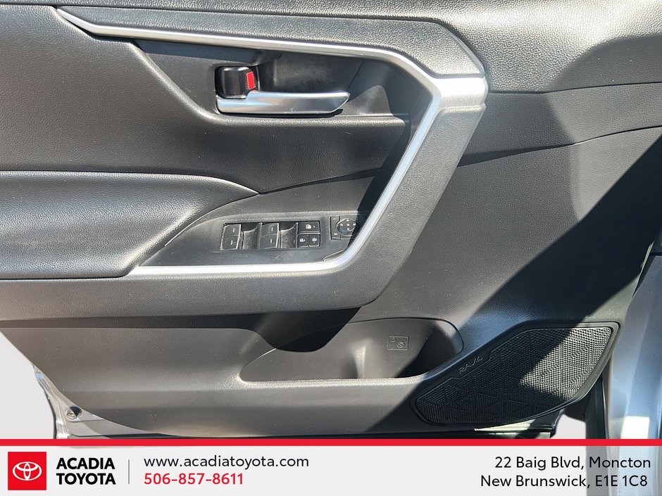 2022 Toyota RAV4 XLE-10