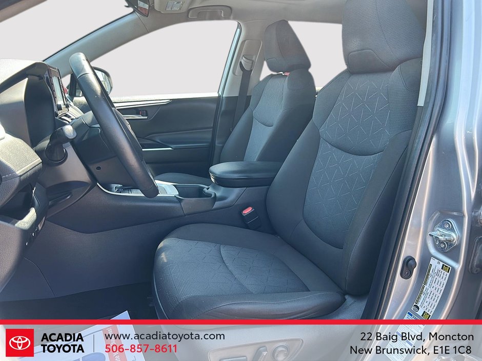 2022 Toyota RAV4 XLE-8