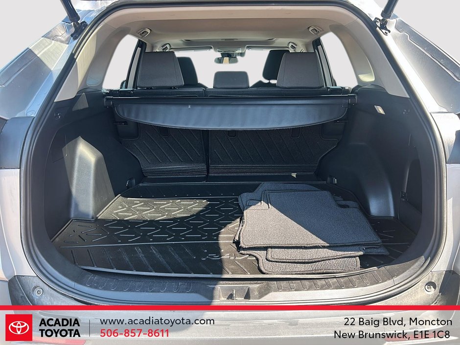 2022 Toyota RAV4 XLE-5