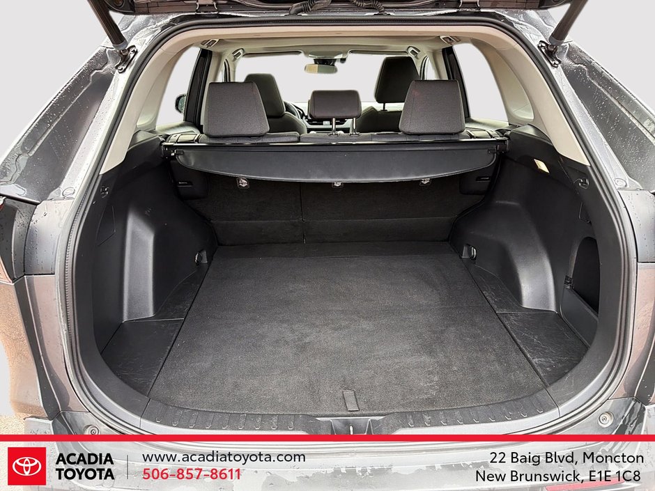 2022 Toyota RAV4 XLE-5